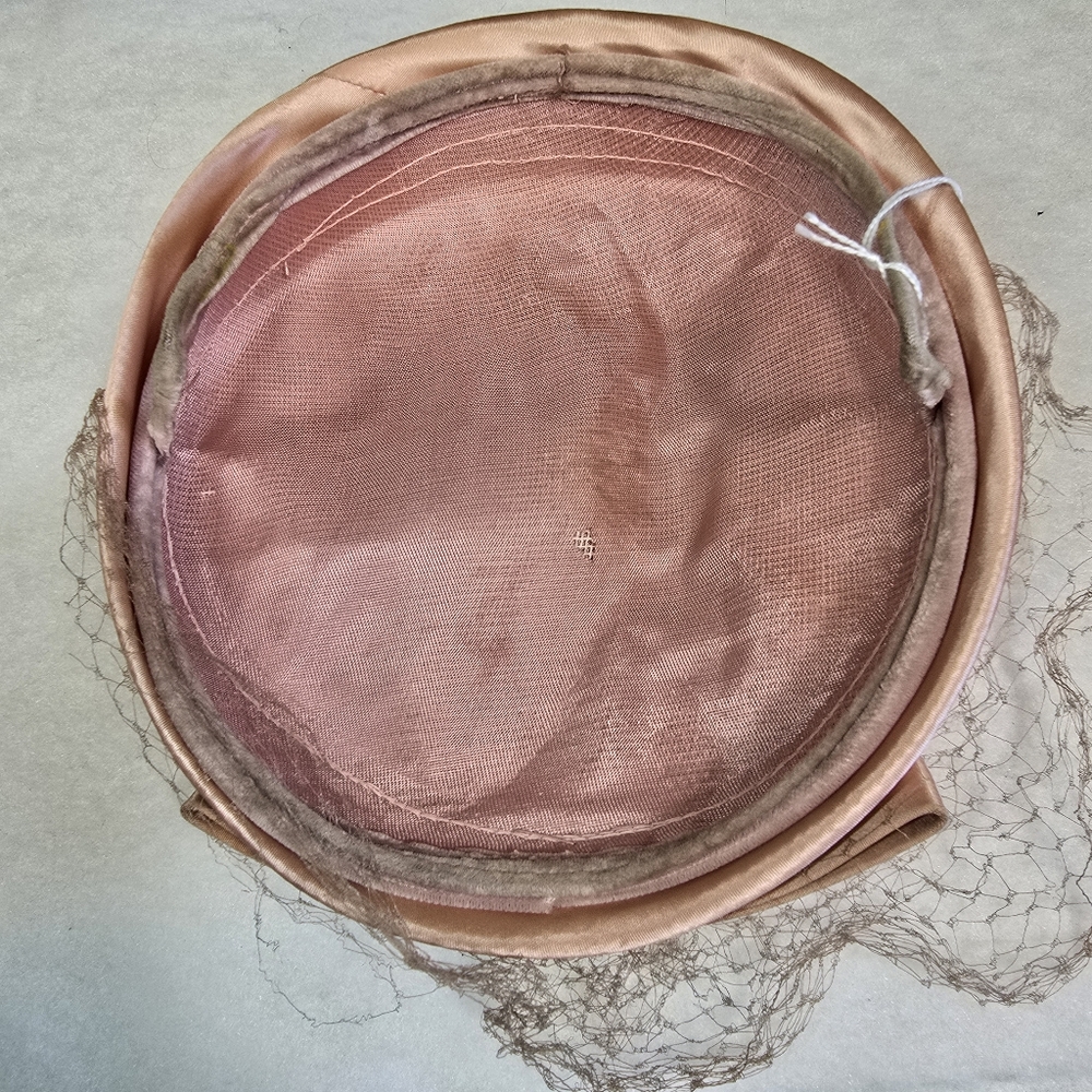 Vintage 1950s Pillbox Hat Velour with Satin Ribbon Trim & Bow - Picture 7 of 8